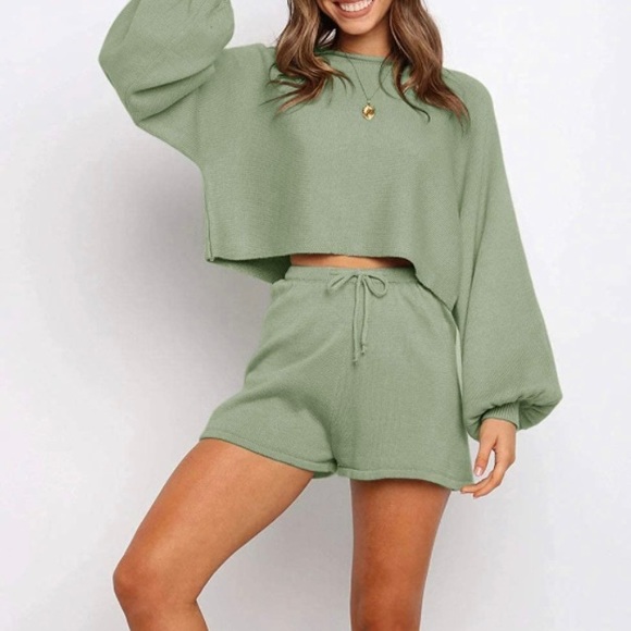 Boutique Green Knit Long Sleeve Sweater & Drawstring Pocket Shorts Set - Picture 10 of 13